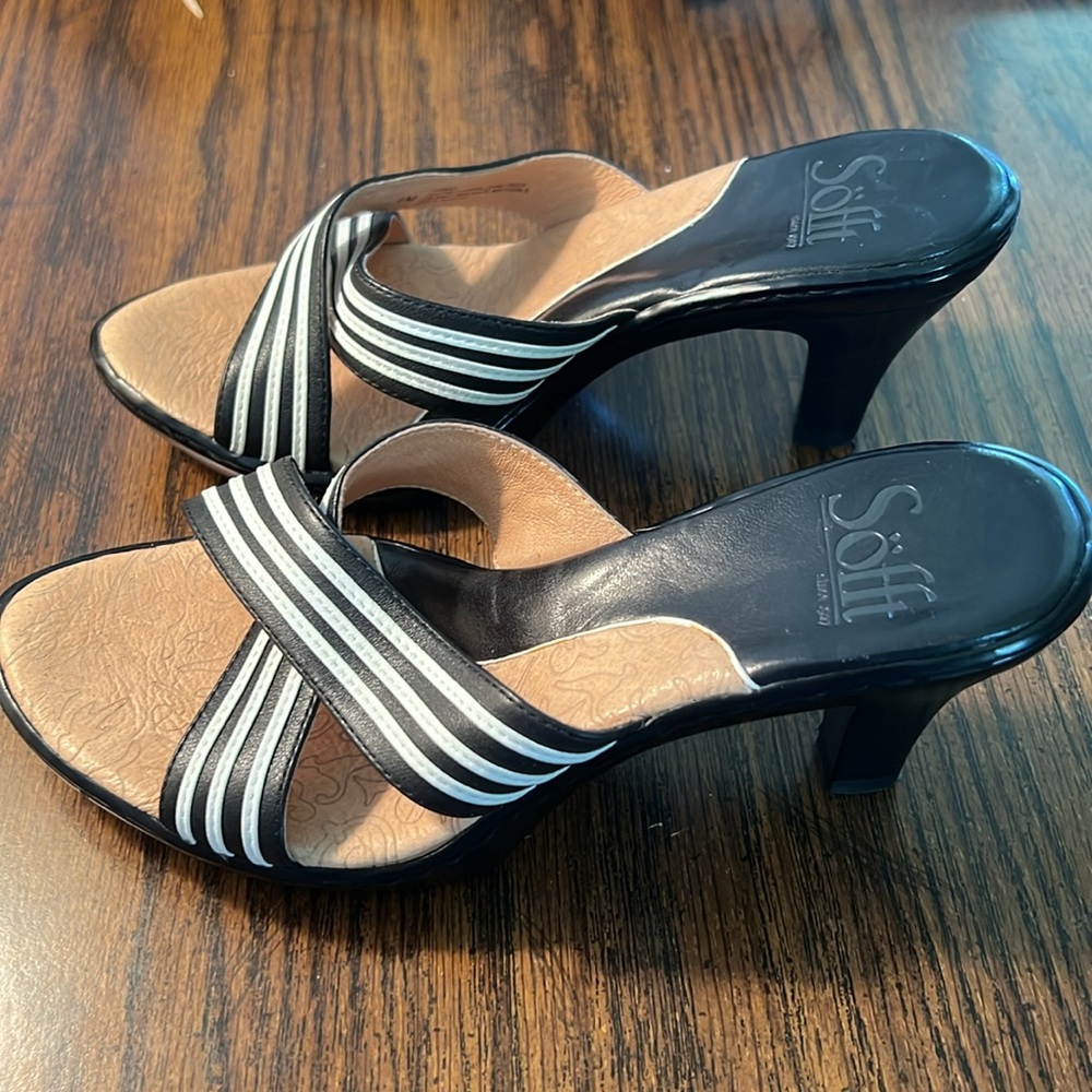 NEW SOFFT Black White Striped Leather Sandals size 6M. Comfortable Leather upper - Picture 4 of 9